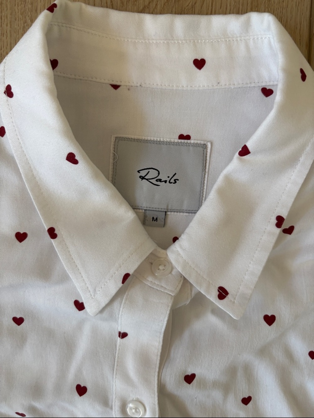 Rails Women's Heart Print Button Down Shirt Size M White Red Hearts Blouse - Picture 2 of 6